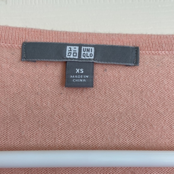 UNIQLO XS Pink V Neck Cotton-Cashmere Blend Sweater - Picture 2 of 5